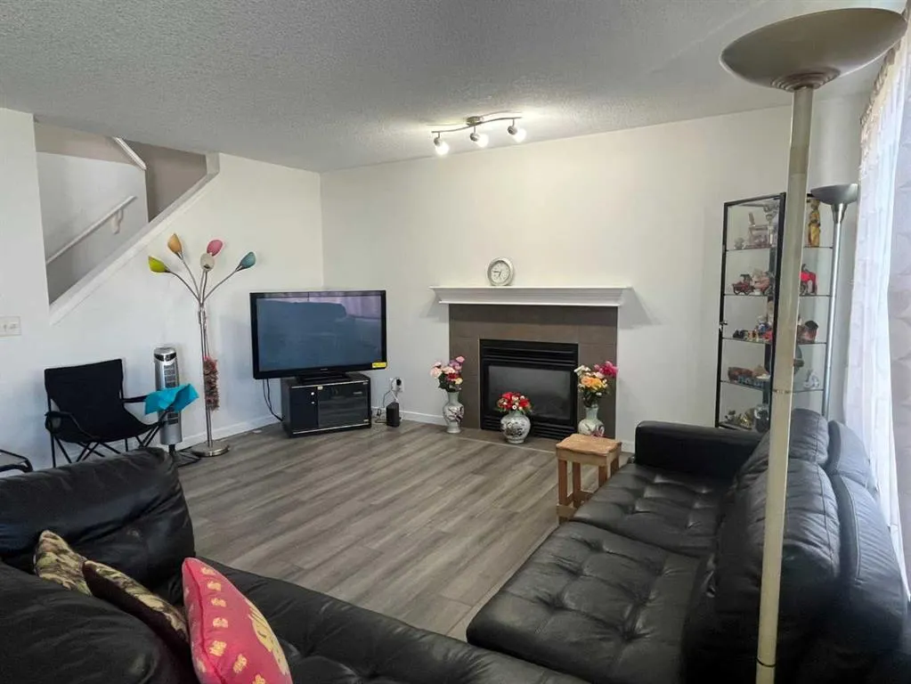 145 Saddlecrest Green NE