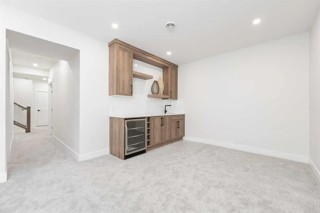 8 Vantage Drive