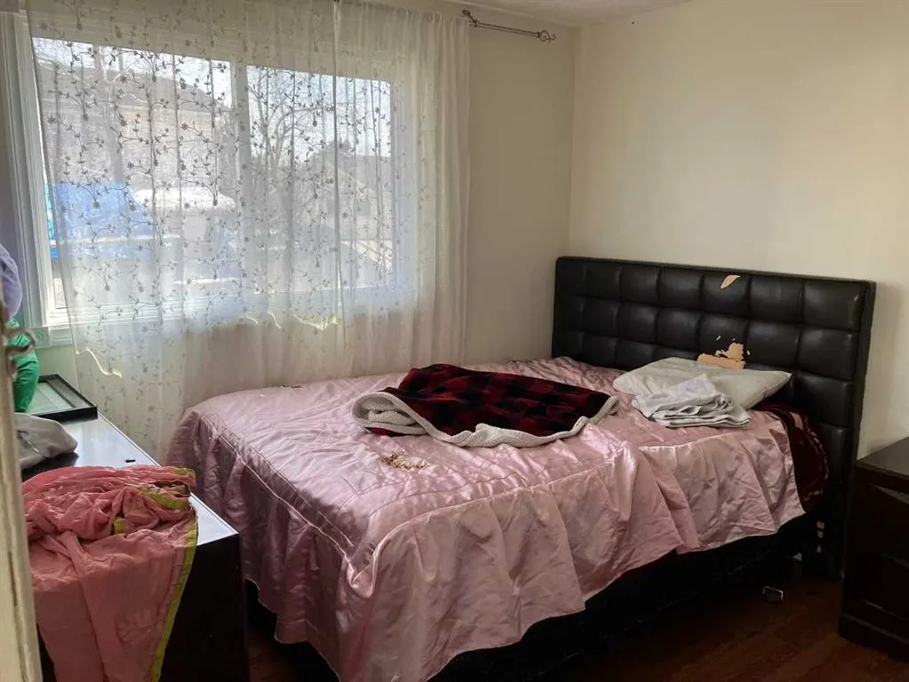 72 Fonda Crescent SE