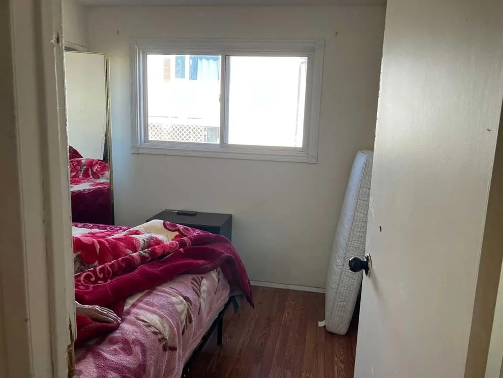 72 Fonda Crescent SE