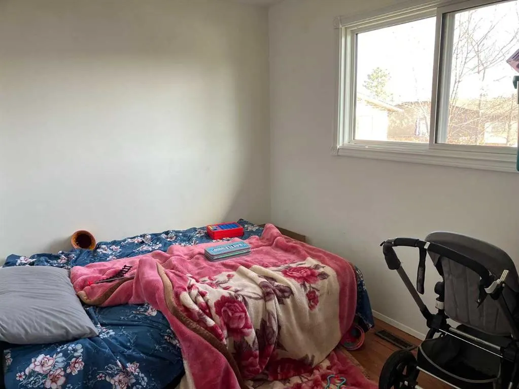 72 Fonda Crescent SE