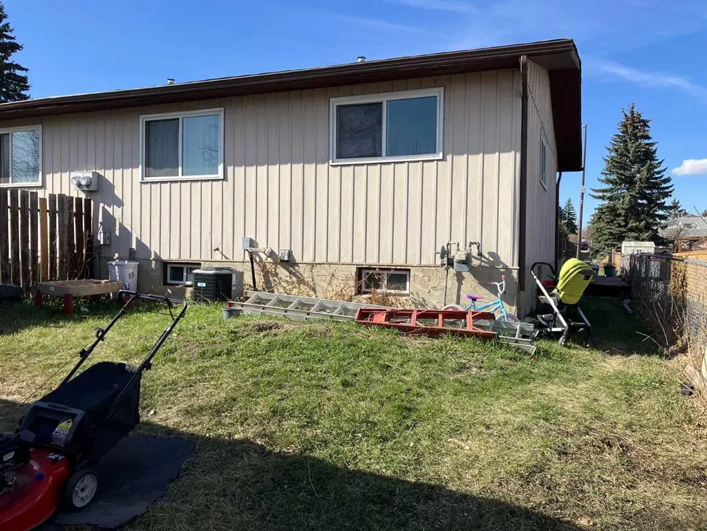 72 Fonda Crescent SE