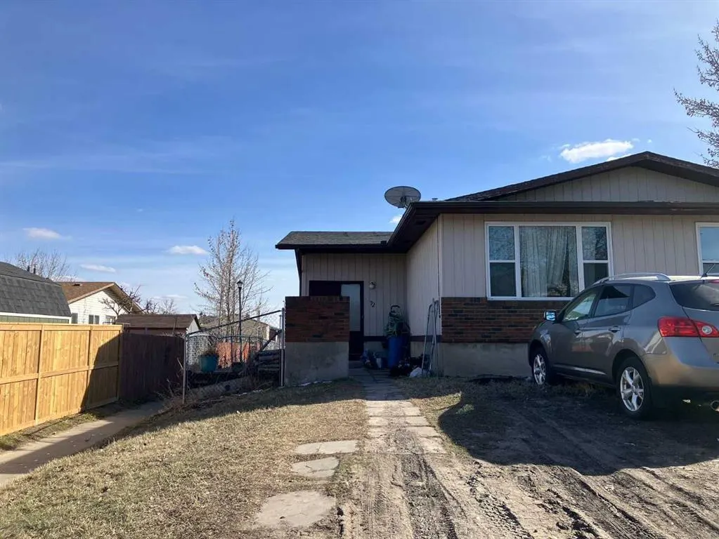 72 Fonda Crescent SE