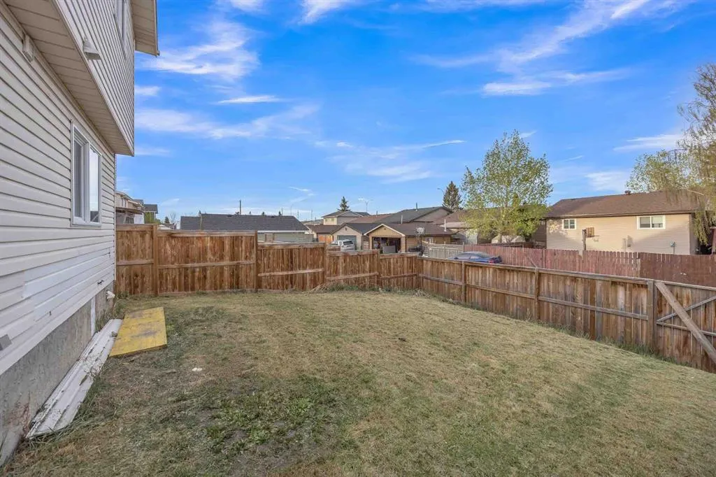 231 Falshire Way NE