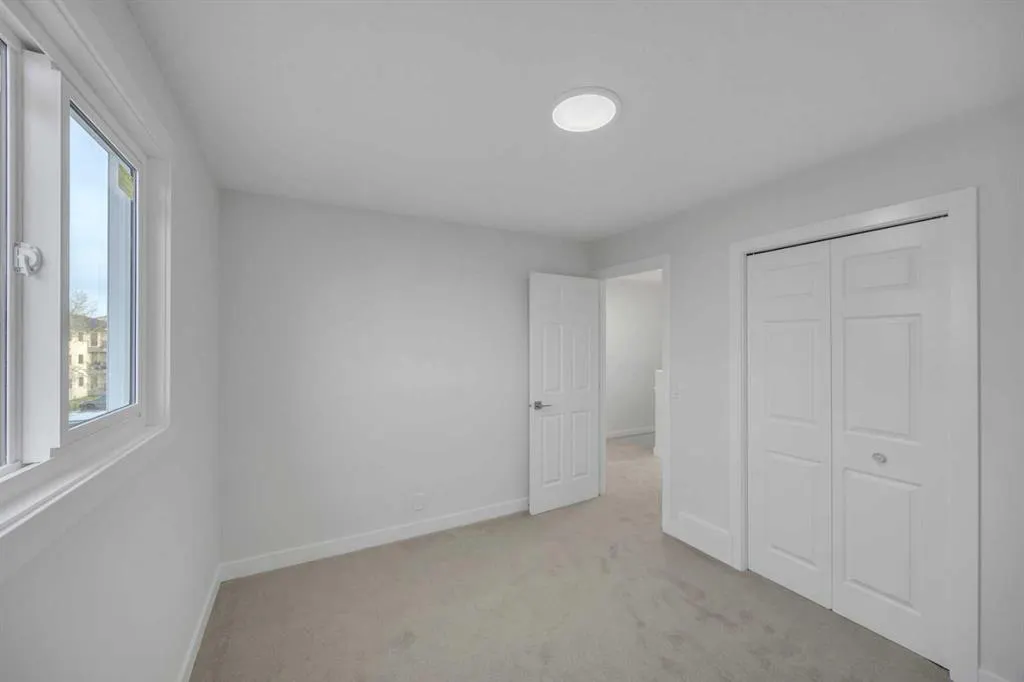 231 Falshire Way NE