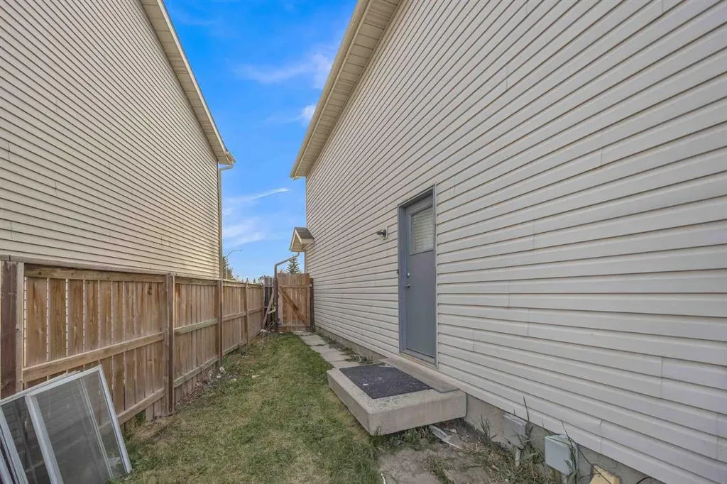 231 Falshire Way NE