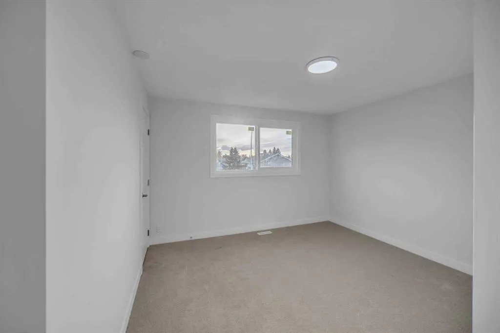231 Falshire Way NE