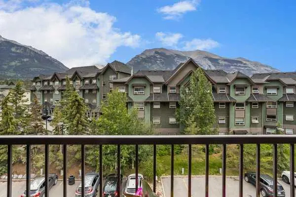186 Kananaskis Way NW, #408