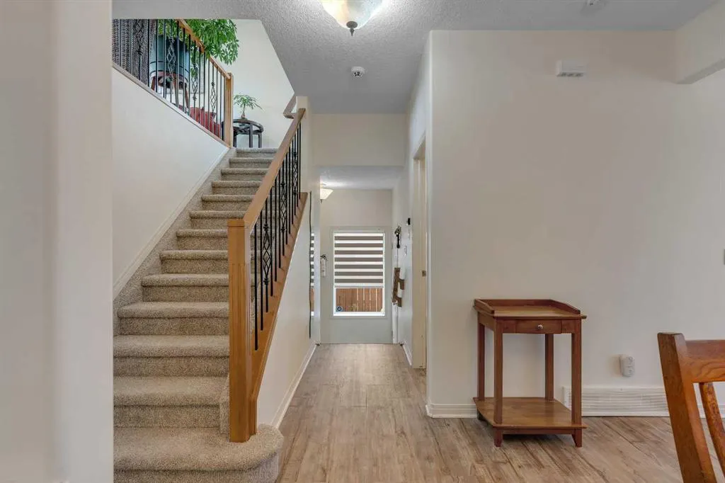 121 Rockbluff Place NW