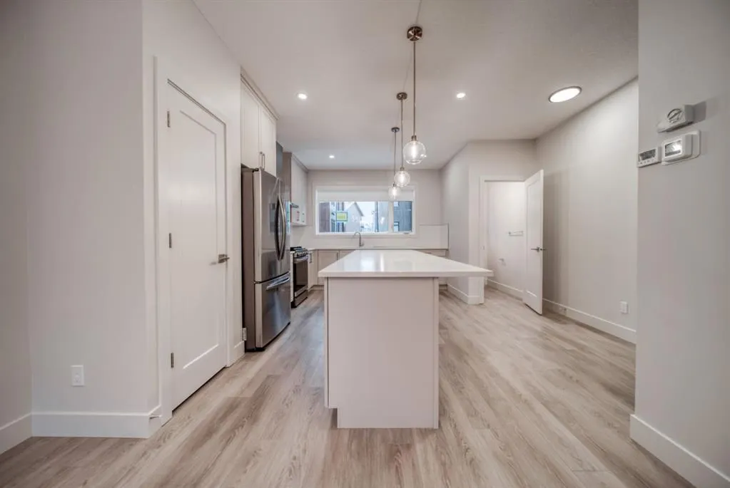81 Royal Elm Green NW