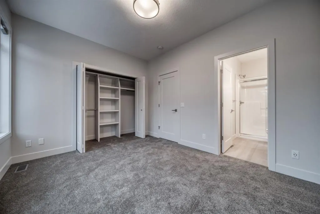 81 Royal Elm Green NW