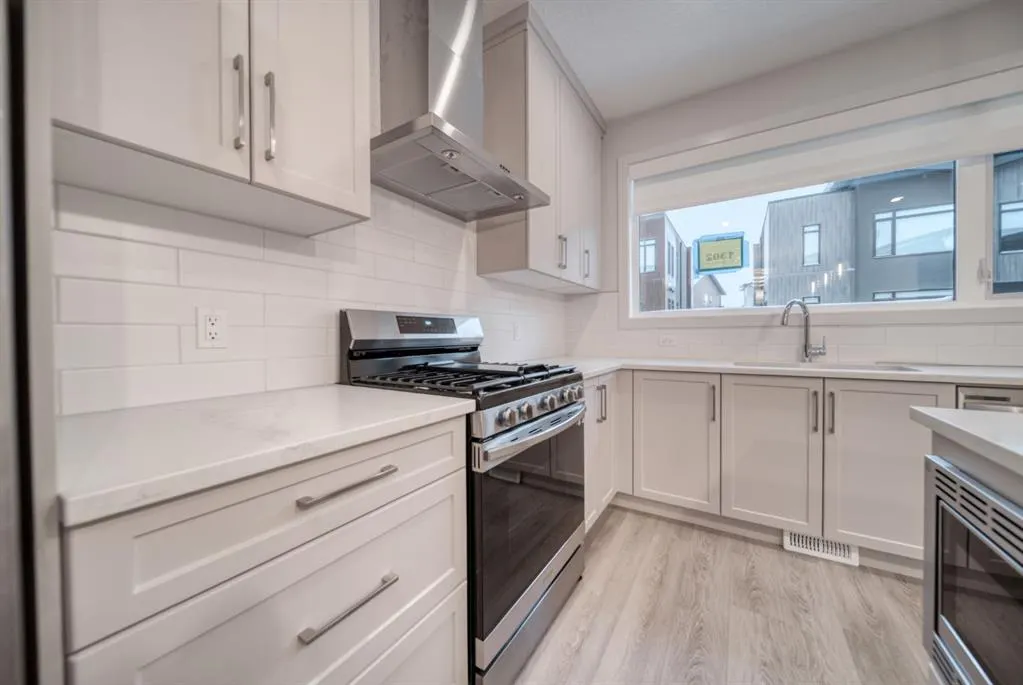 81 Royal Elm Green NW