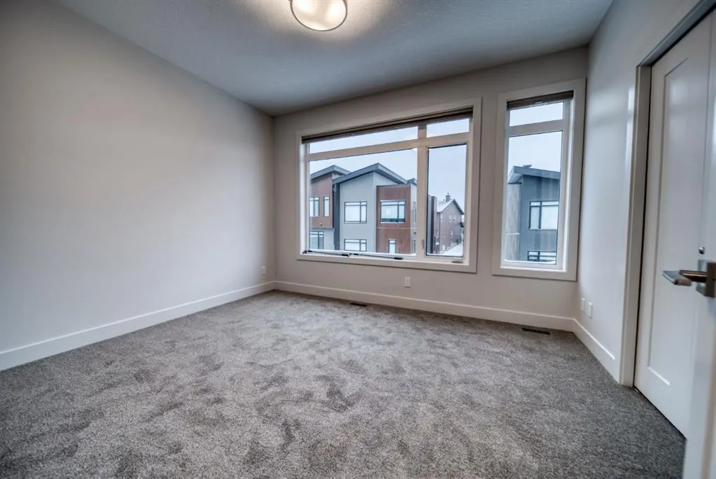 81 Royal Elm Green NW
