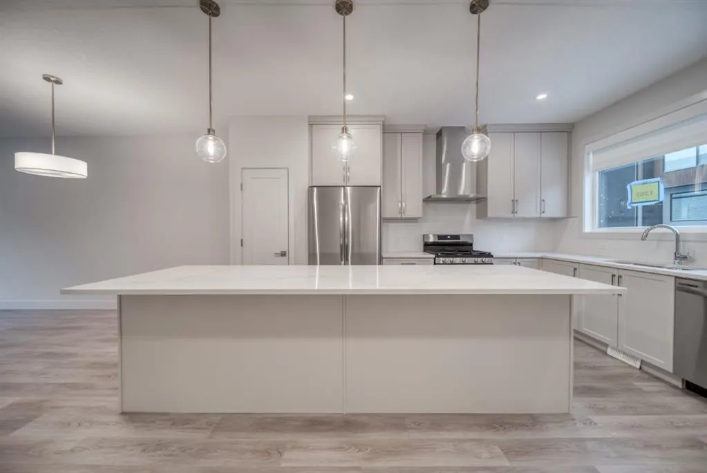 81 Royal Elm Green NW