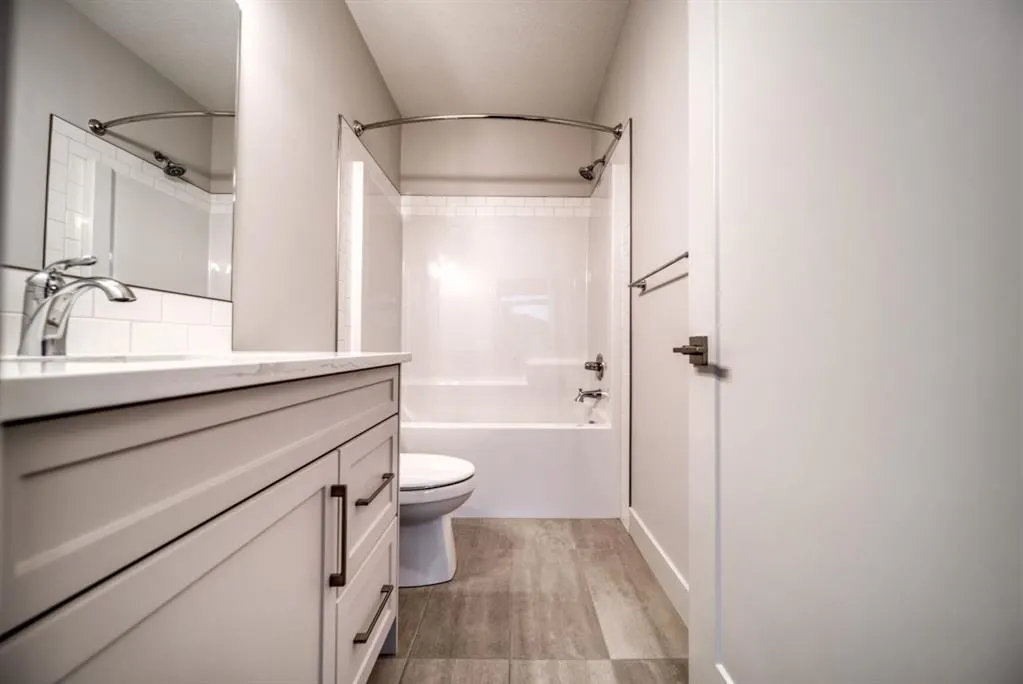 81 Royal Elm Green NW