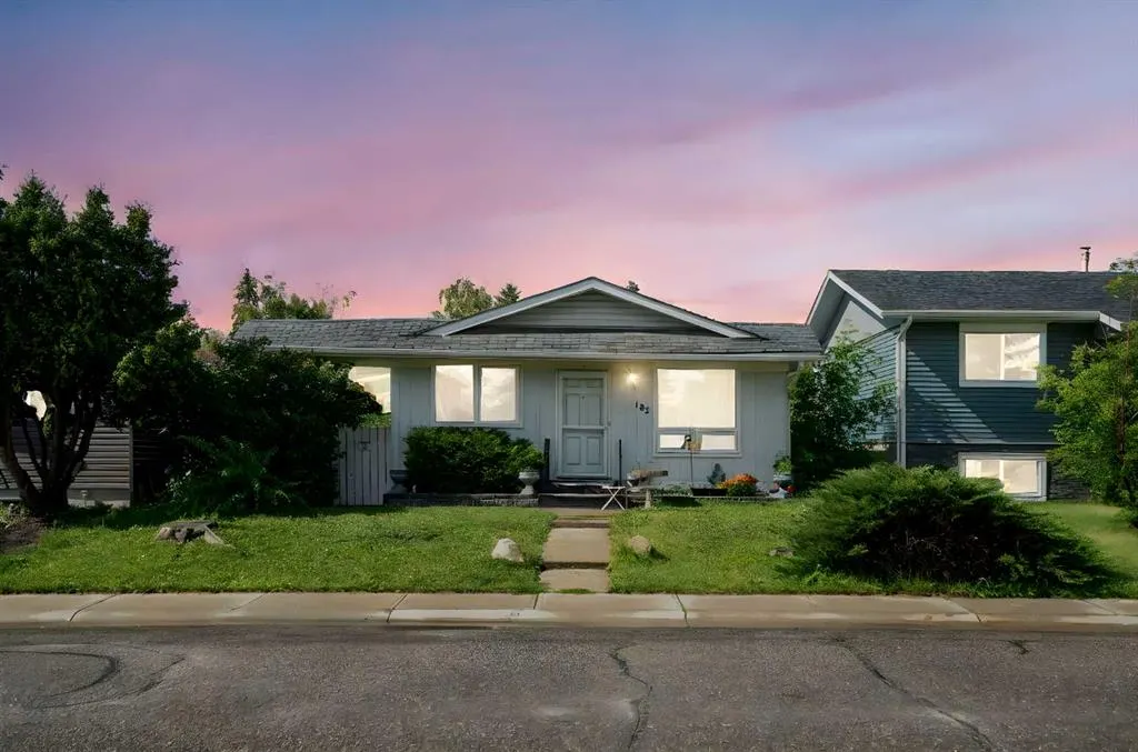 183 Dovely Crescent SE