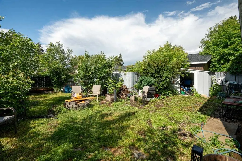 183 Dovely Crescent SE