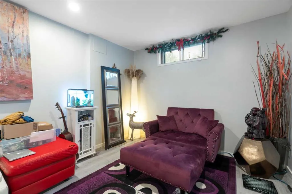 183 Dovely Crescent SE