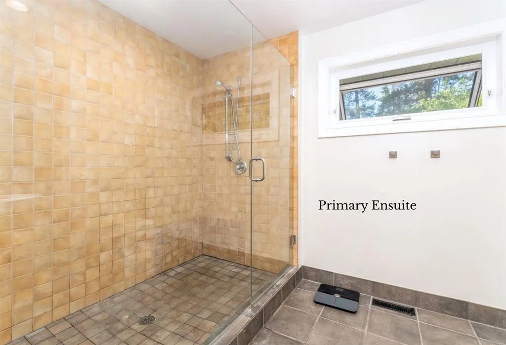 4 Woodside Lane