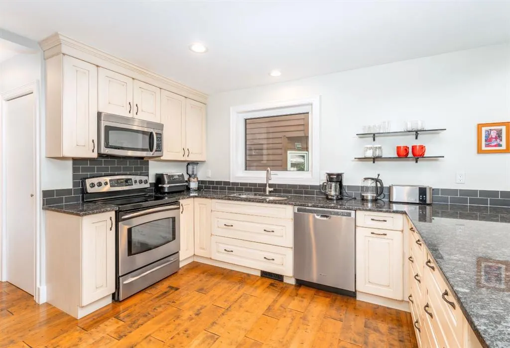 4 Woodside Lane