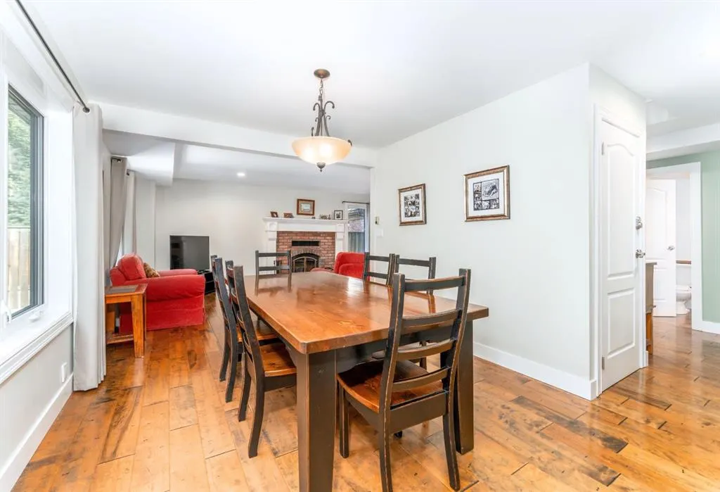 4 Woodside Lane
