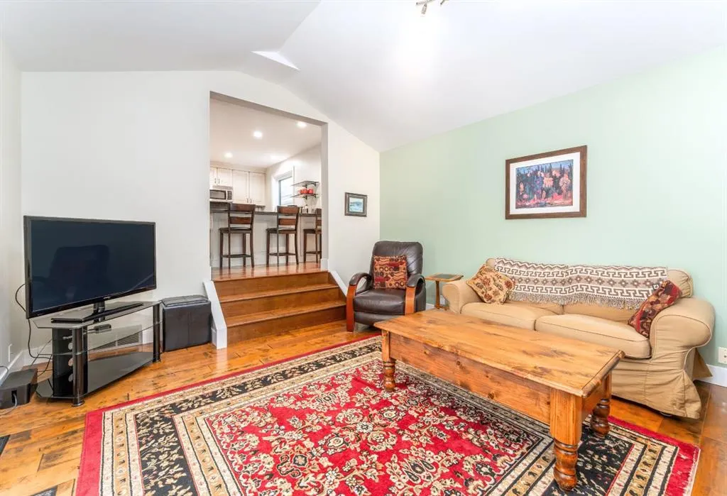 4 Woodside Lane