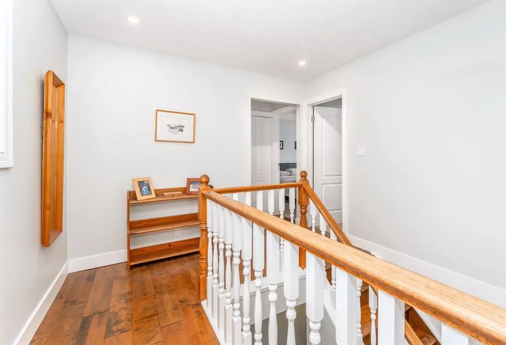4 Woodside Lane