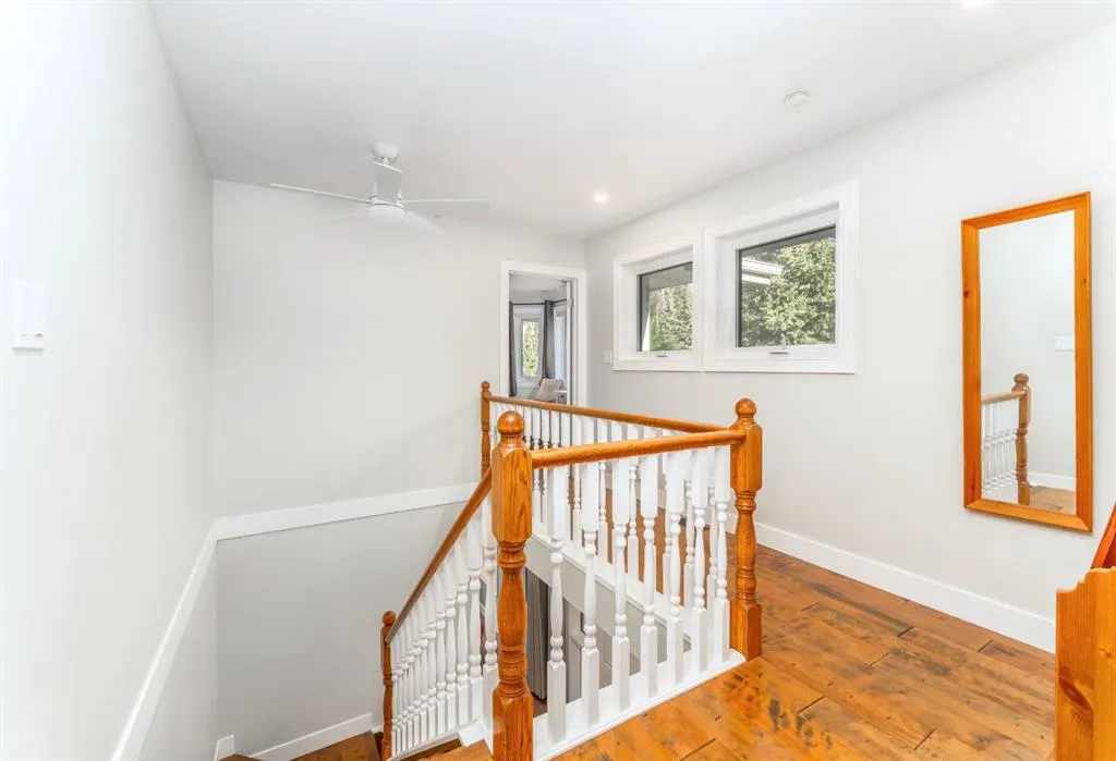 4 Woodside Lane