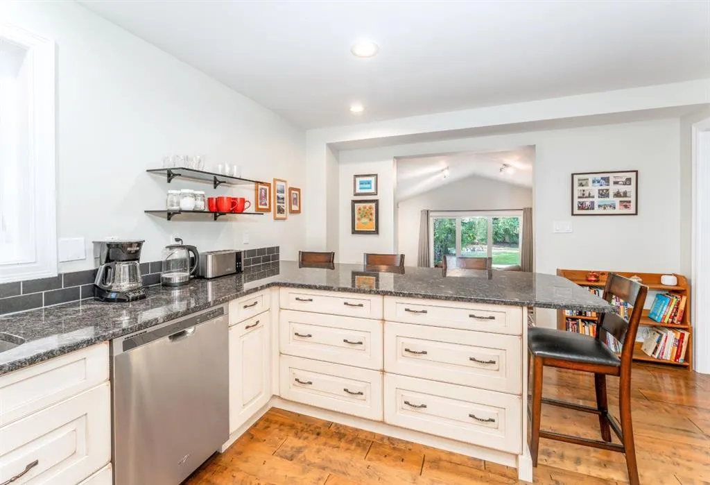 4 Woodside Lane