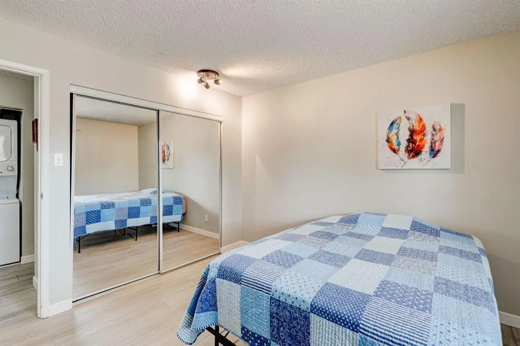 659 4 Avenue NE, #106