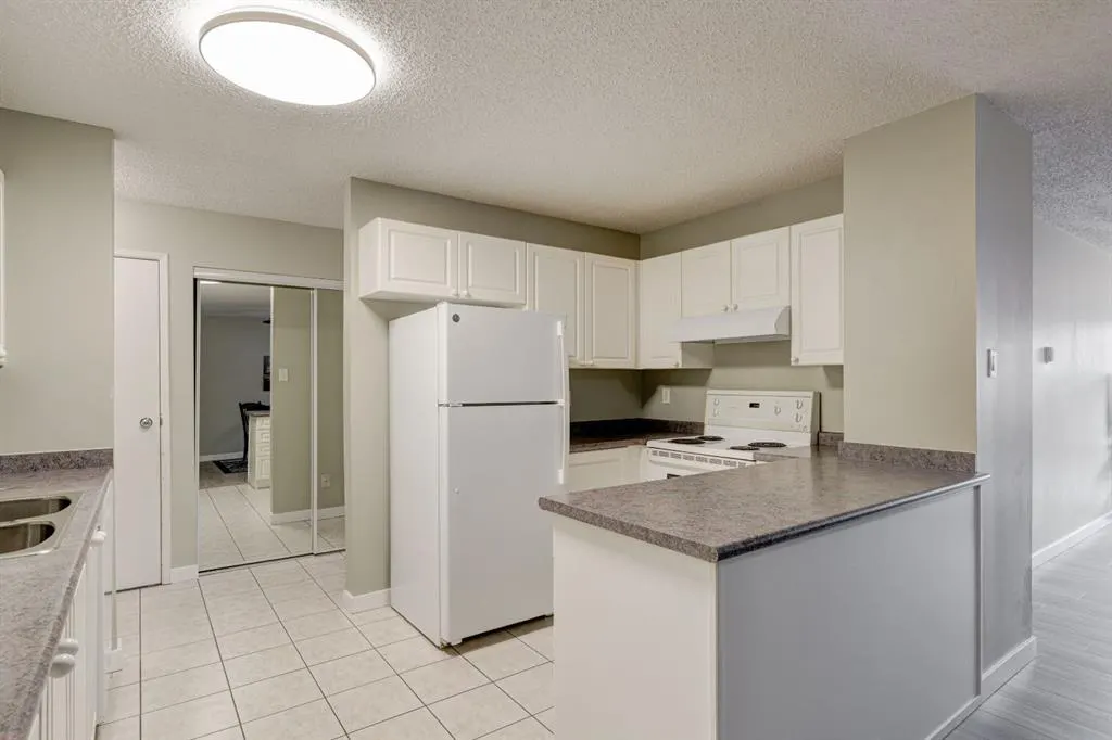 659 4 Avenue NE, #106
