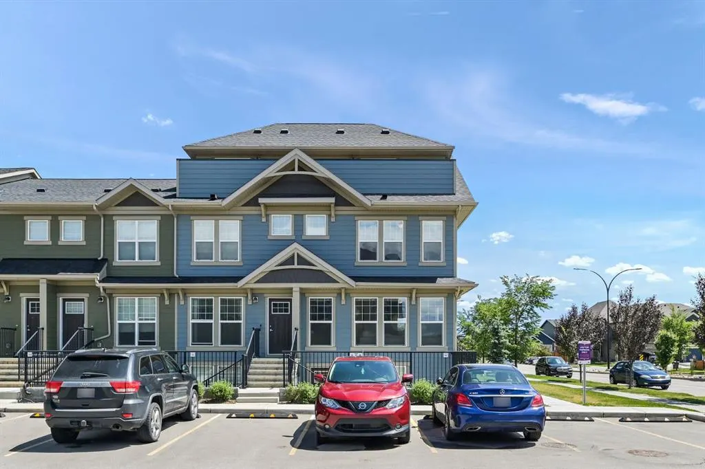 403 Cranbrook Square SE