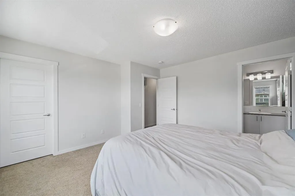403 Cranbrook Square SE