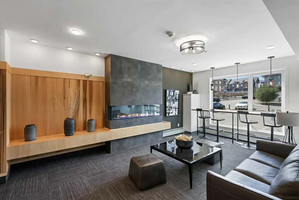 350 Livingston Common NE, #1215