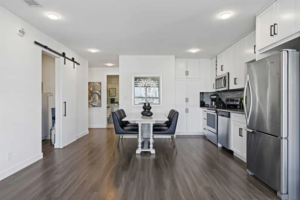 350 Livingston Common NE, #1215