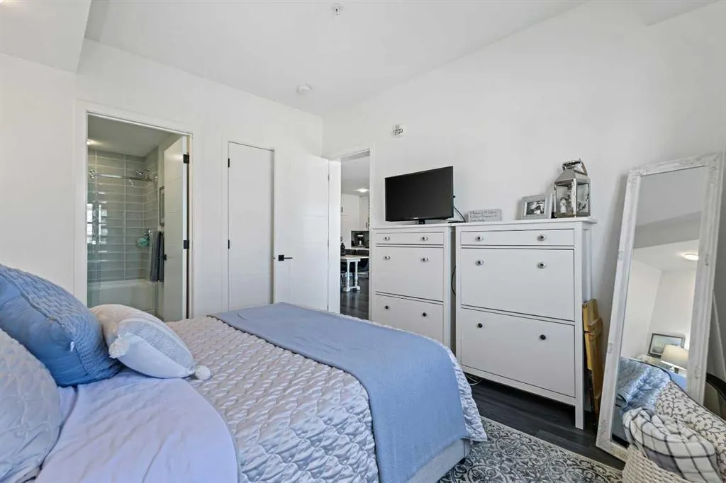 350 Livingston Common NE, #1215
