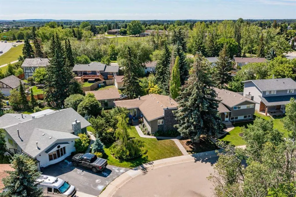 19 Oyen Crescent