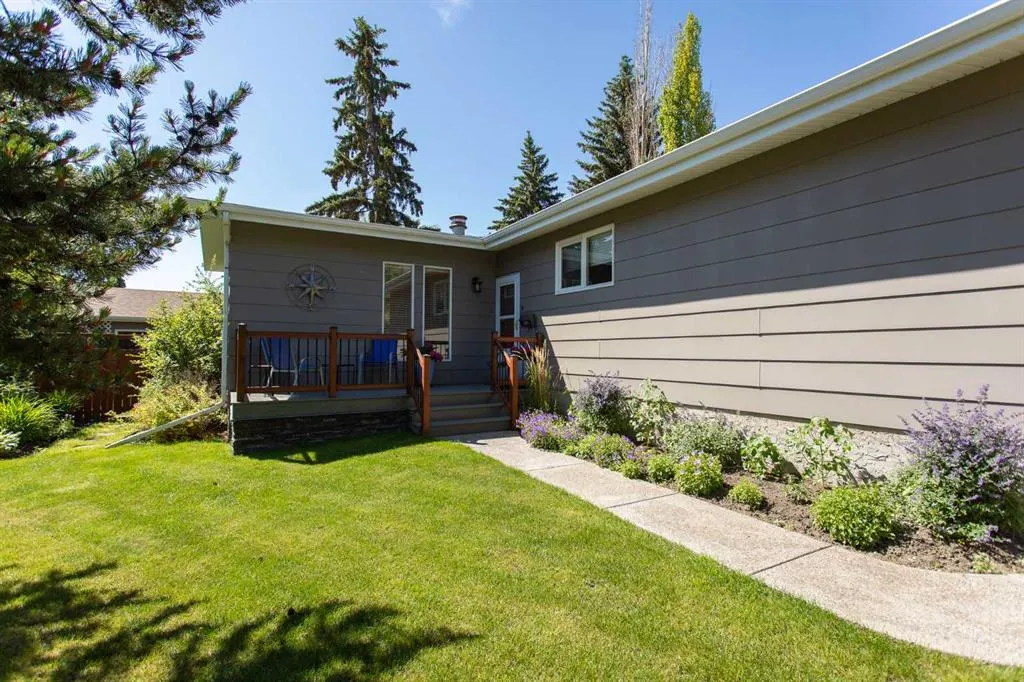 19 Oyen Crescent