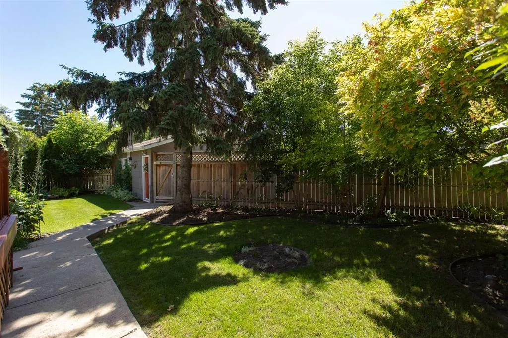 19 Oyen Crescent