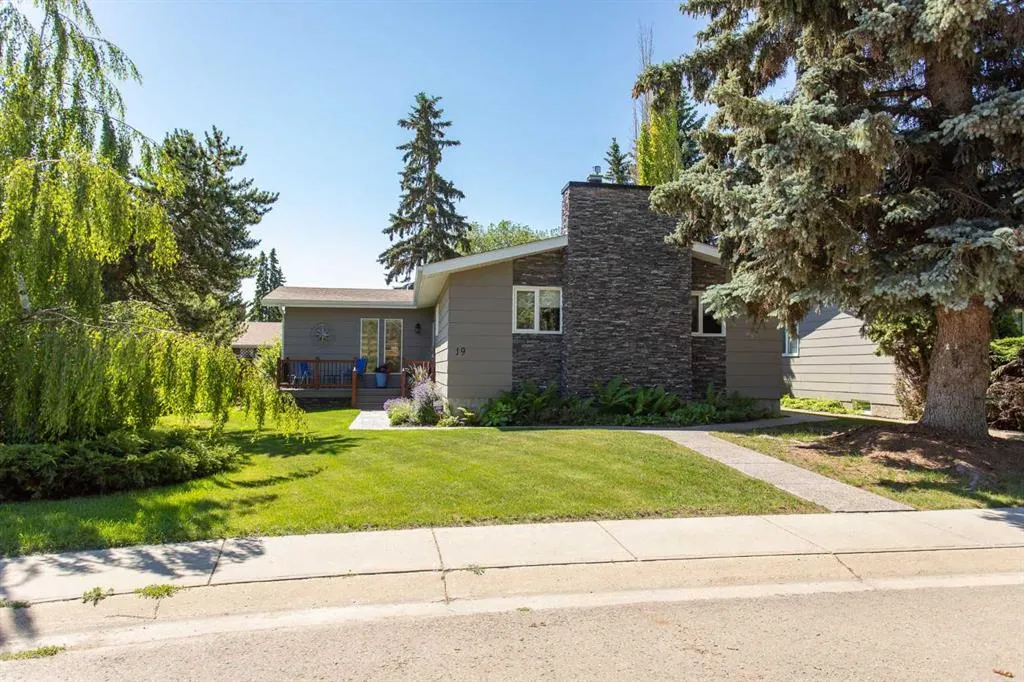 19 Oyen Crescent