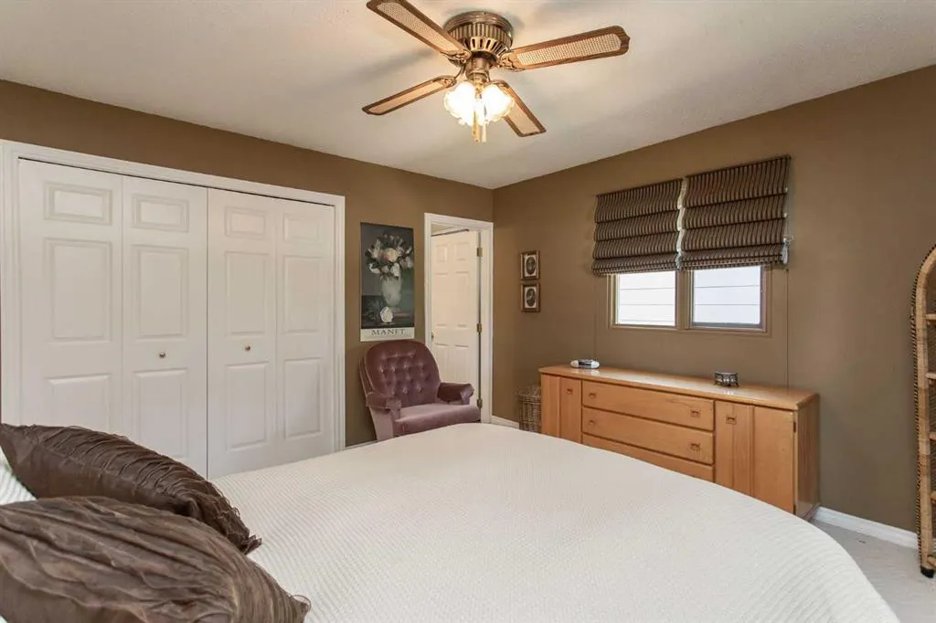 19 Oyen Crescent