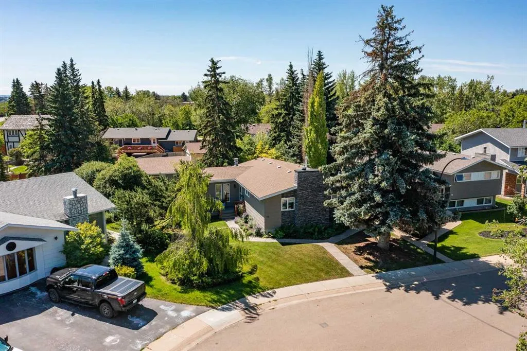 19 Oyen Crescent