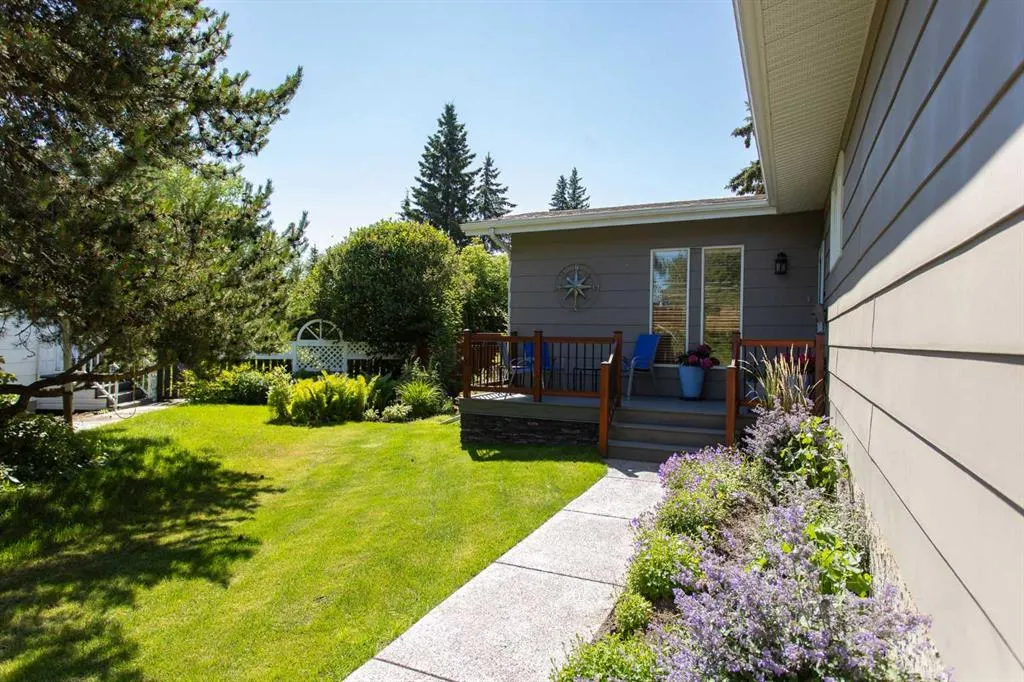 19 Oyen Crescent