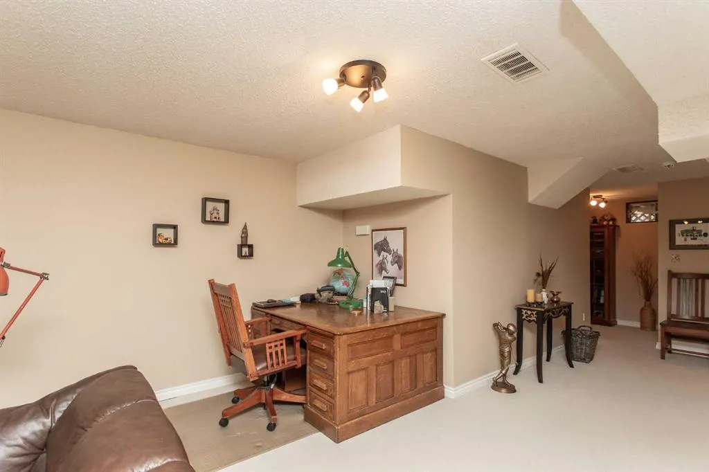 19 Oyen Crescent