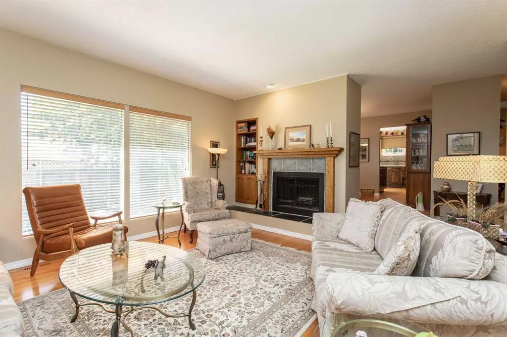19 Oyen Crescent