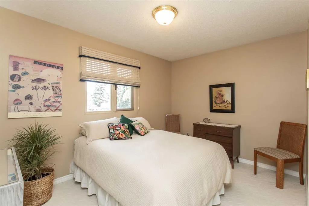 19 Oyen Crescent