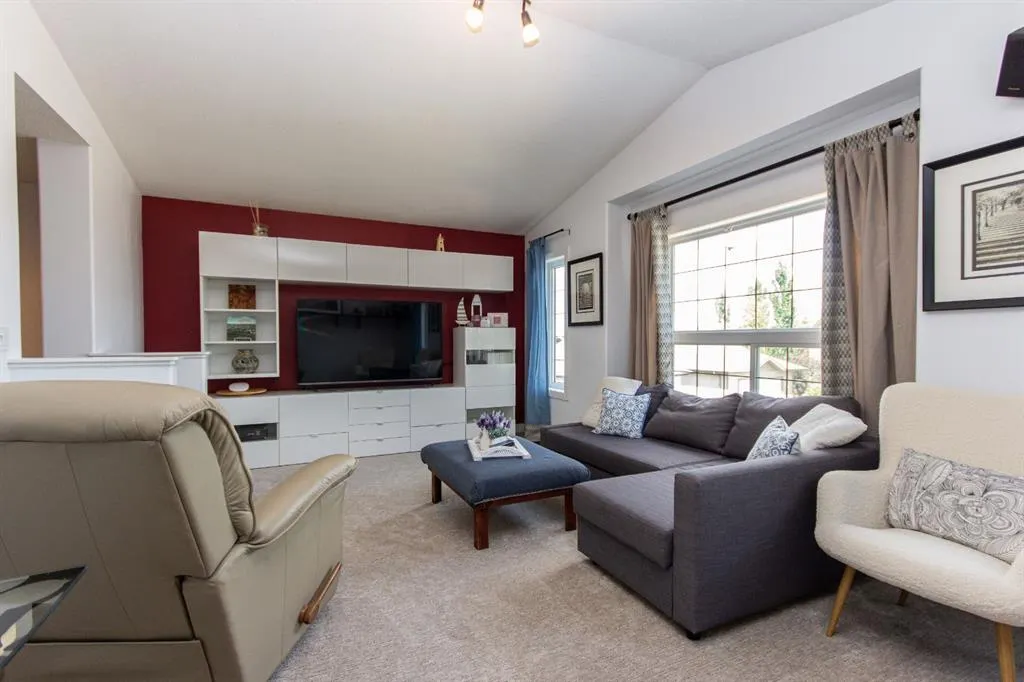 152 Iverson Close