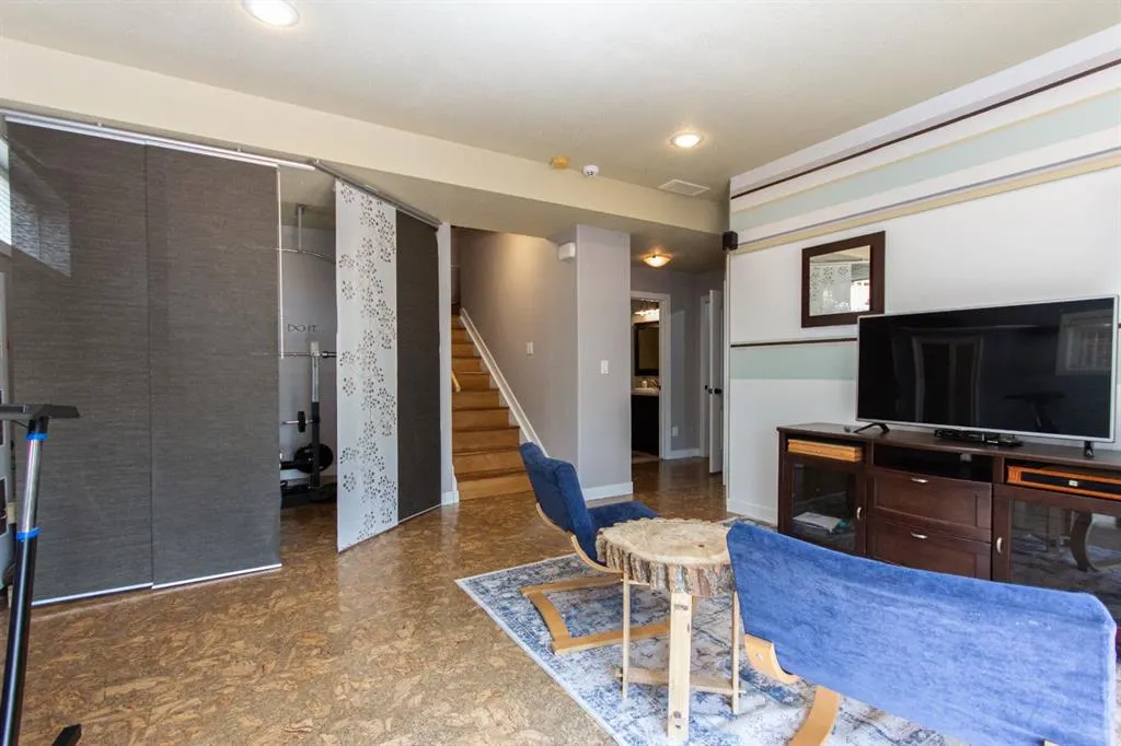 152 Iverson Close