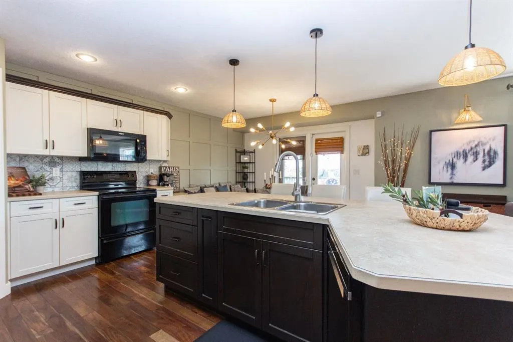 152 Iverson Close