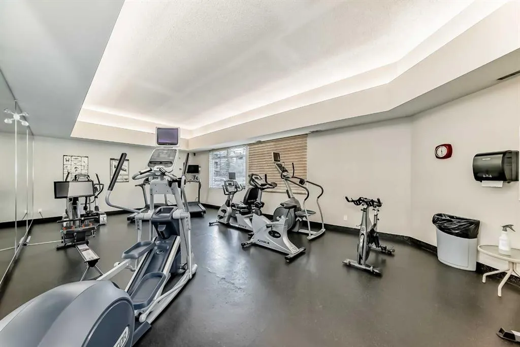 2033 Edenwold Heights NW, #33